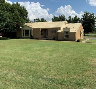 1200 E Gladstone Ave, Frederick, OK 73542