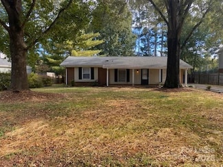 7104 Lake Dr, Matthews, NC 28104