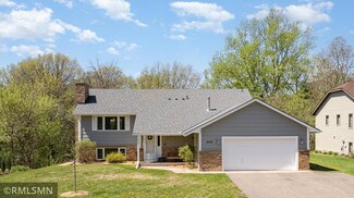 2504 8th St, Saint Paul, MN 55110