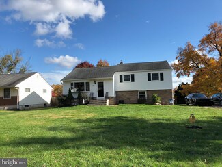37 Holly Dr, Hatboro, PA 19040