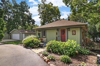 22595 W Silver Lake Ave, Antioch, IL 60002