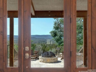 603 Blessing Ln, Utopia, TX 78884