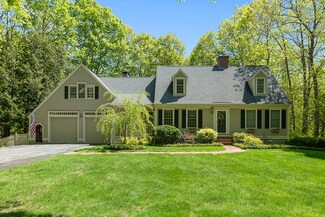 33 Maple St, Pepperell, MA 01463
