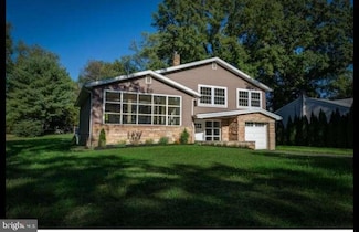 4 Ivy Ln, Yardley, PA 19067