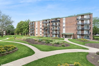 5S040 Pebblewood Ln Unit E201, Naperville, IL 60563
