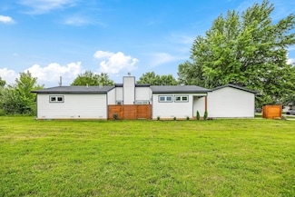 3481 W Moark St, Springfield, MO 65810