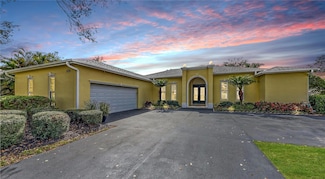 6114 Misty Oaks St, Sarasota, FL 34243