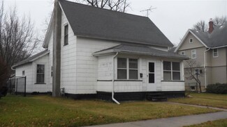 608 12th St, de Witt, IA 52742