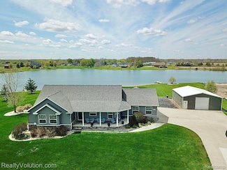 2660 Bay Point Ct, Imlay City, MI 48444