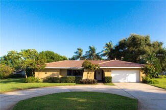1995 Carolina Cir NE, Saint Petersburg, FL 33703