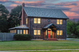 756 Main Rd, Laurel, NY 11948