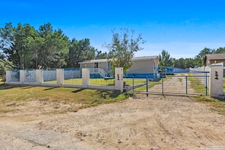 344 E Clark St, Canyon Lake, TX 78133