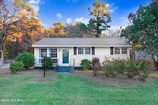 901 Candlewood Dr, Kinston, NC 28501