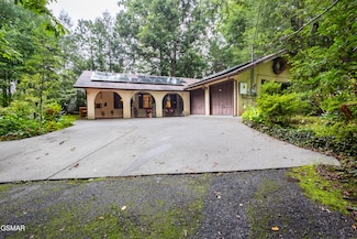 1633 Cardinal Dr, Gatlinburg, TN 37738