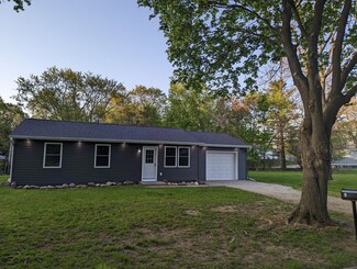 19 Division St, Hillsdale, MI 49242