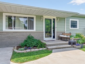 195 Somerworth Dr, Rochester, NY 14626