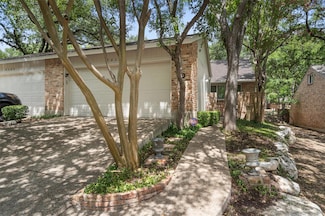 8310 Summerwood Dr, Austin, TX 78759