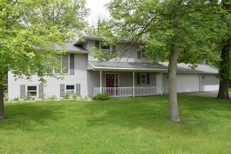1207 Edgewood Dr, Thief River Falls, MN 56701