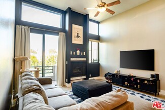 7826 Topanga Canyon Blvd Unit 326, Canoga Park, CA 91304