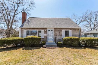 37 Providence St, Teaticket, MA 02536