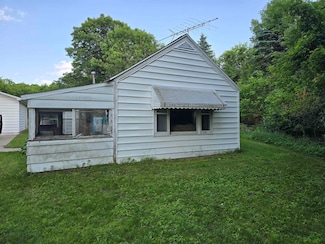 N4594 5th Ave, Hancock, WI 54943