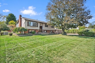 8 Badami Dr, Middletown, NY 10941