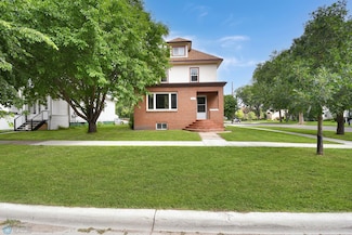 51 6th Ave N, Fargo, ND 58102