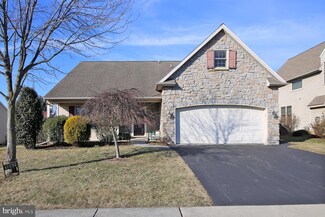 1062 Cambridge Dr Unit 60, Manheim, PA 17545