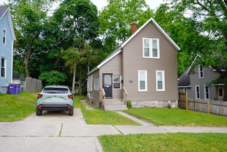 121 Houseman Ave NE, Grand Rapids, MI 49503