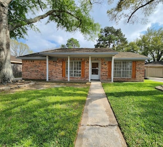 946 Beachcomber Ln, Houston, TX 77062