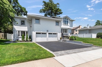 77 Bounty Ln, Jericho, NY 11753