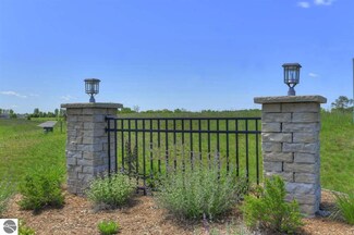 4644 Owl View Dr Unit 9, Traverse City, MI 49685