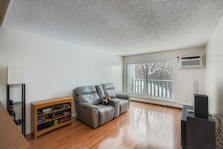 1601 N Innsbruck Dr Unit 250, Fridley, MN 55432