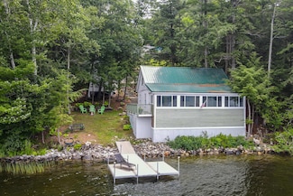 918 Memorial Dr, Winthrop, ME 04364