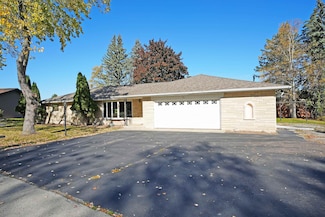 181 Parkside Ct, Green Bay, WI 54313