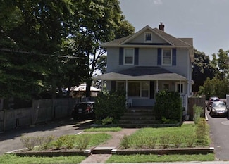 102 Park Ave, Babylon, NY 11702