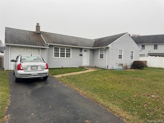 1 Beachwood Dr, Babylon, NY 11702