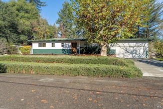 1590 Manzanita Dr, Ukiah, CA 95482