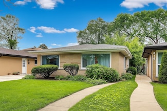 821 Long Rd, Glenview, IL 60025