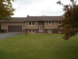 824 Shenango Stop Rd, New Castle, PA 16101