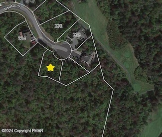 206 Arbutus Ct, Tobyhanna Township, PA 18346