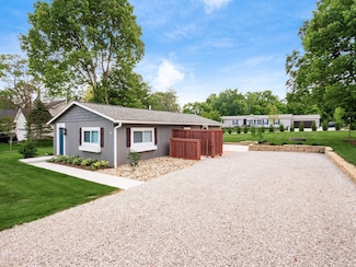 77 E Pawnee Dr, Powell, OH 43065