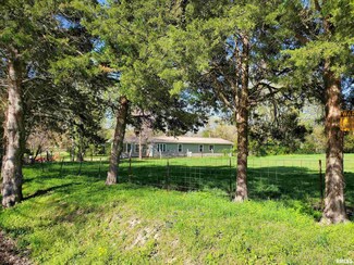 1344 S Poplar Camp Rd, Makanda, IL 62958