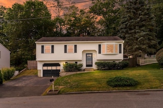 215 Patricia Ln, Manchester, NH 03104