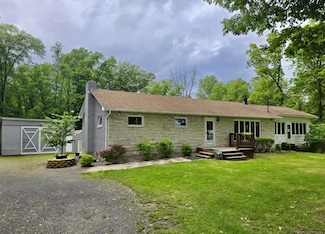 7 Red Top Rd, Wallkill, NY 12589