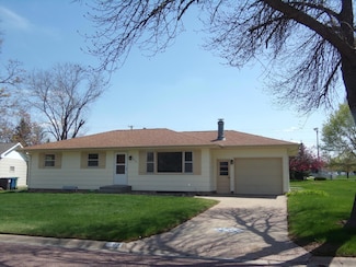 909 E 12th Ave, Mitchell, SD 57301
