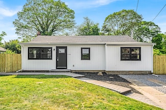 1090 Brookdale Ave, Bay Shore, NY 11706