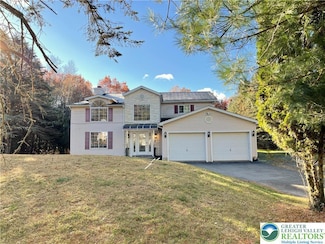 1246 Glade Dr, Long Pond, PA 18334