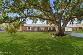 614 Highland Dr, Bay Saint Louis, MS 39520