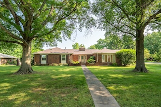 5827 S Gaslight Cir, Springfield, MO 65810